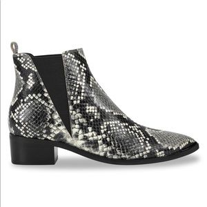 Marc Fisher LTD Yale Leather Chelsea Boots